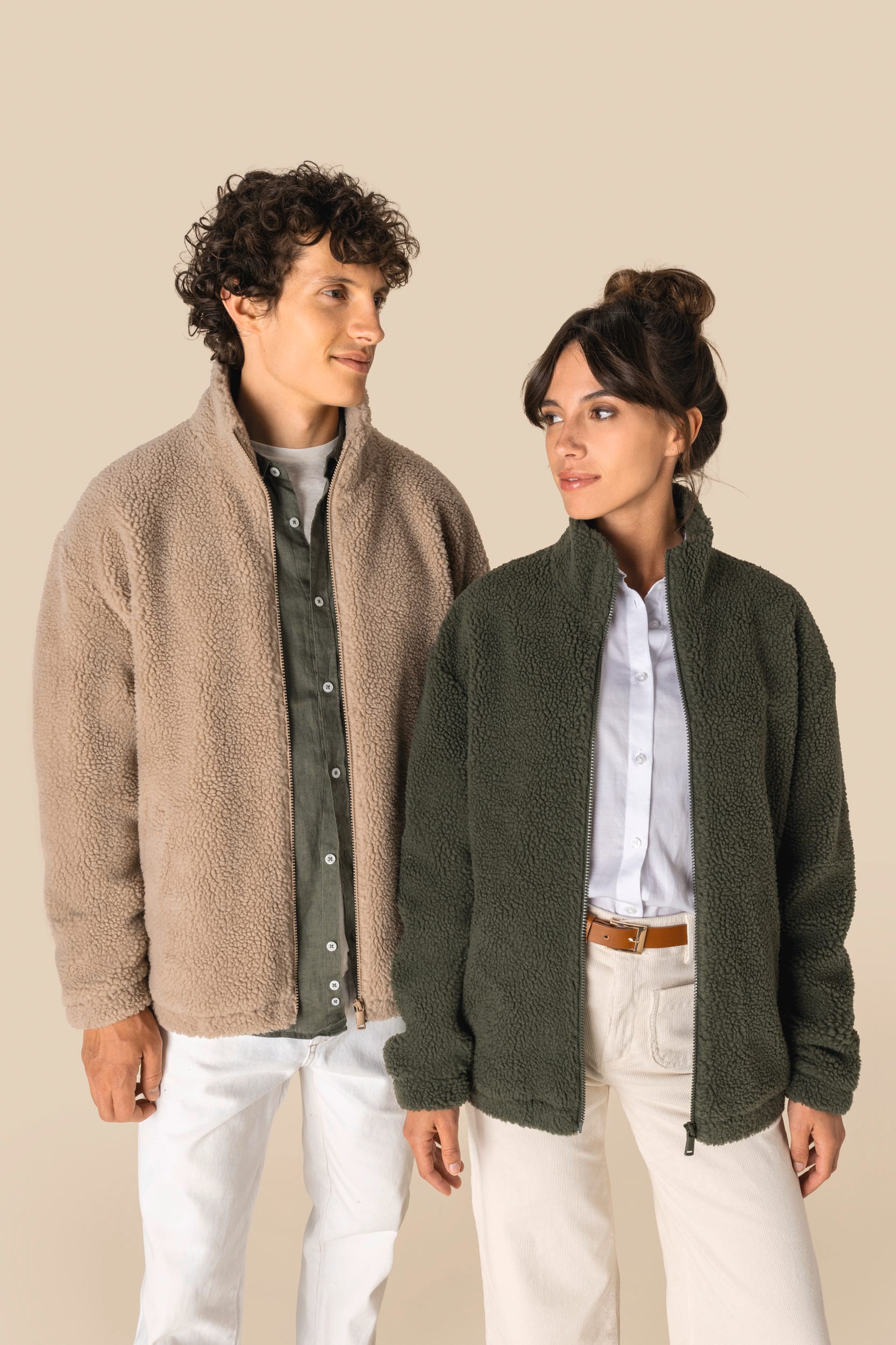 Uniseks sweater van sherpa met rits en afhangende schouders